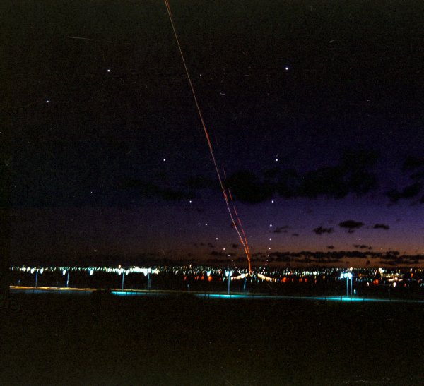 Landing plane, Jul 1981